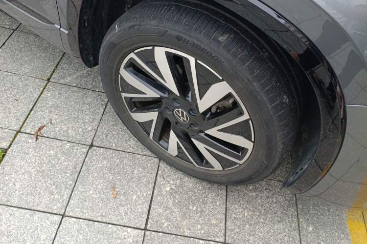 Used Volkswagen Tayron 2023 380TSI Four-Wheel Drive R-Line High-Energy Version Right Front Wheel Hub