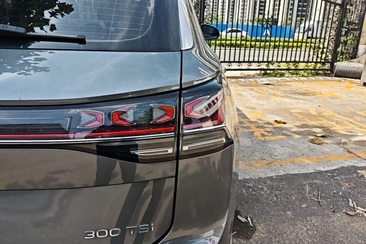 Used Volkswagen Tayron 2023 300TSI Two-Wheel-Drive Luxury Plus Advanced Edition Right Rear Taillight