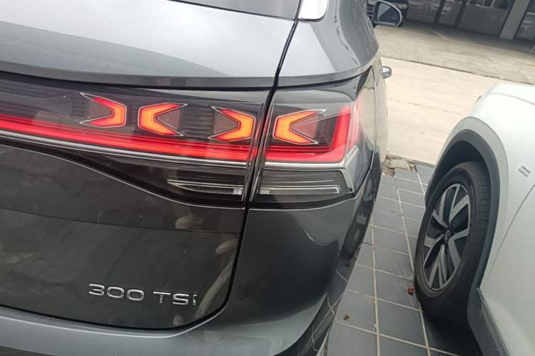 Used Volkswagen Tayron 2023 300TSI Two-Wheel-Drive Luxury Plus Advanced Edition Right Rear Taillight
