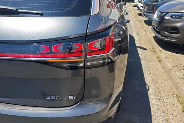 Used Volkswagen Tayron 2023 330TSI Two-Wheel-Drive Luxury Plus Advanced Version Right Rear Taillight