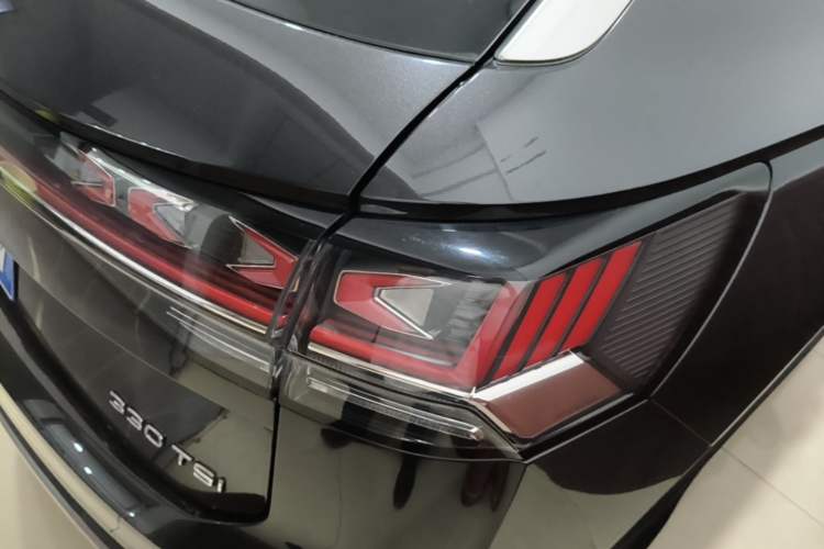 Used Volkswagen Tayron 2023 330TSI Two-Wheel-Drive Luxury Plus Advanced Version Right Rear Taillight