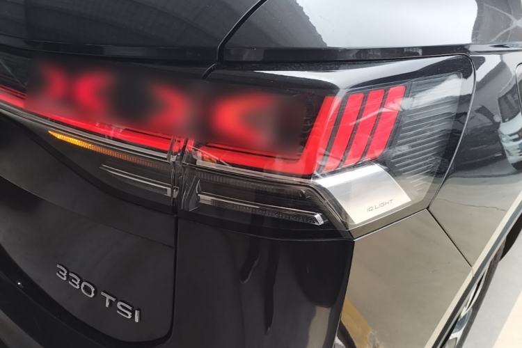 Used Volkswagen Tayron 2023 330TSI Two-Wheel-Drive Luxury Plus Advanced Version Right Rear Taillight