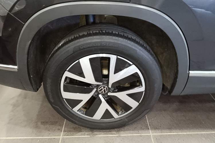 Used Volkswagen Tayron 2023 330TSI Two-Wheel-Drive Luxury Plus Advanced Version Right Rear Wheel Hub