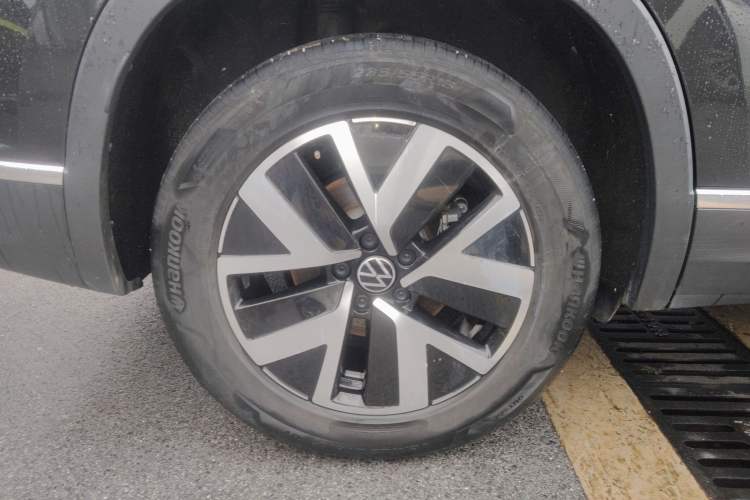 Used Volkswagen Tayron 2023 330TSI Two-Wheel-Drive Luxury Plus Advanced Version Right Rear Wheel Hub