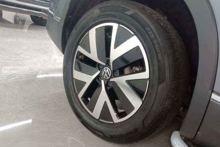 Used Volkswagen Tayron 2023 330TSI Two-Wheel-Drive Luxury Plus Advanced Version Right Rear Wheel Hub