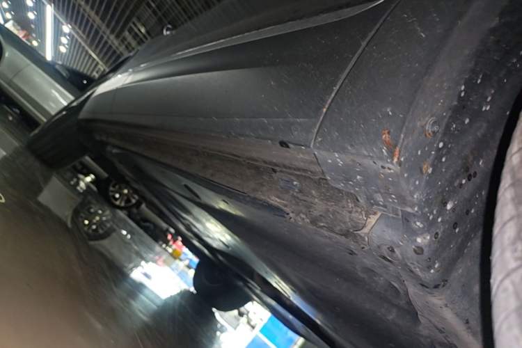 Used Volkswagen Tayron 2023 330TSI Two-Wheel-Drive Luxury Plus Advanced Version Right Side Sill