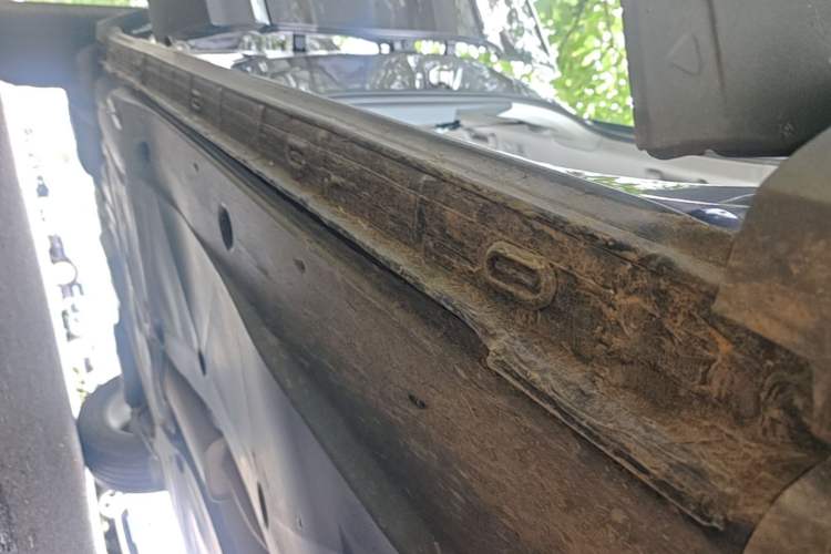 Used Volkswagen Tayron 2023 330TSI Two-Wheel-Drive Luxury Plus Advanced Version Right Side Sill