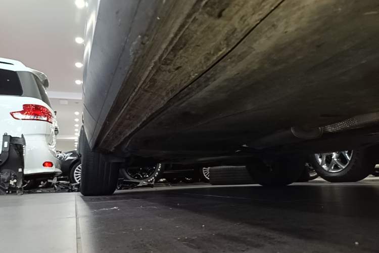 Used Volkswagen Tayron 2023 330TSI Two-Wheel-Drive Luxury Plus Advanced Version Right Side Sill