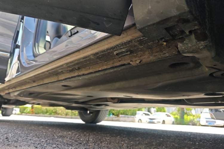 Used Volkswagen Tayron 2023 330TSI Two-Wheel-Drive Luxury Plus Advanced Version Right Side Sill