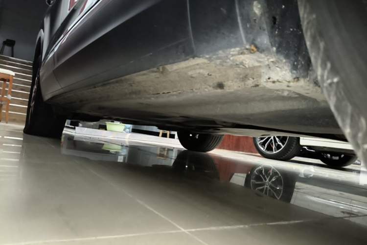 Used Volkswagen Tayron 2023 330TSI Two-Wheel-Drive Luxury Plus Advanced Version Right Side Sill