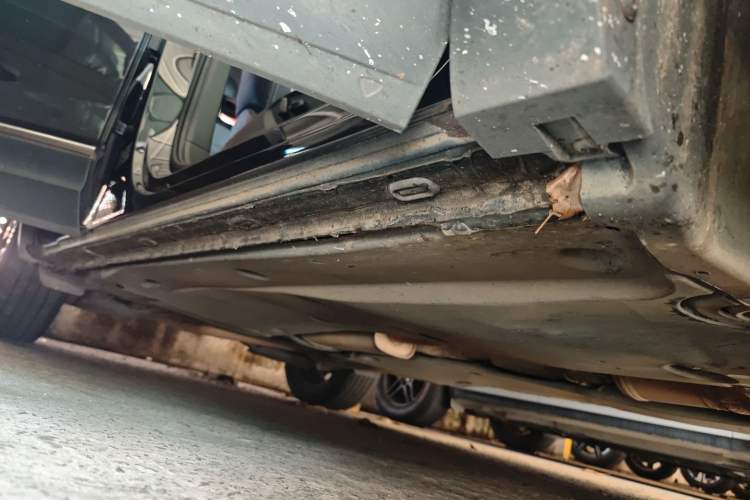 Used Volkswagen Tayron 2023 330TSI Two-Wheel-Drive Luxury Plus Advanced Version Right Side Sill