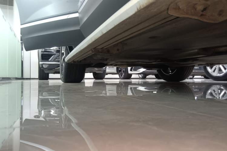 Used Volkswagen Tayron 2023 330TSI Two-Wheel-Drive Luxury Plus Advanced Version Right Side Sill