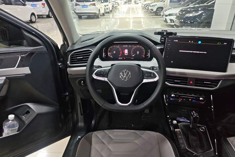 Used Volkswagen Tayron 2023 330TSI Two-Wheel-Drive Luxury Plus Advanced Version Steering Wheel