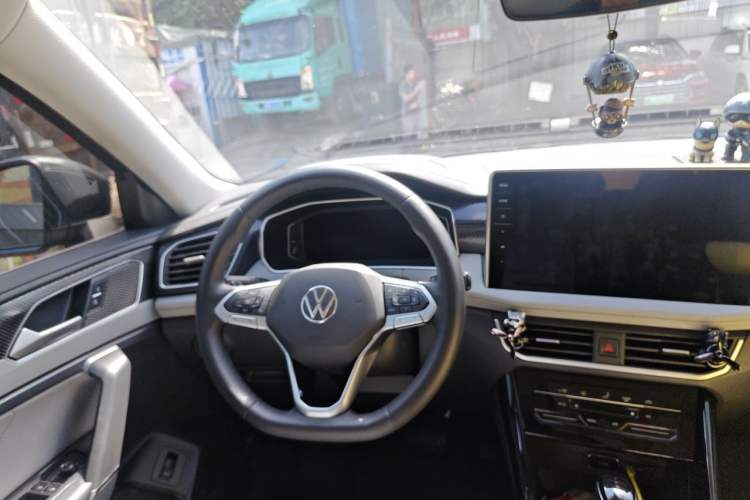Used Volkswagen Tayron 2023 330TSI Two-Wheel-Drive Luxury Plus Advanced Version Steering Wheel