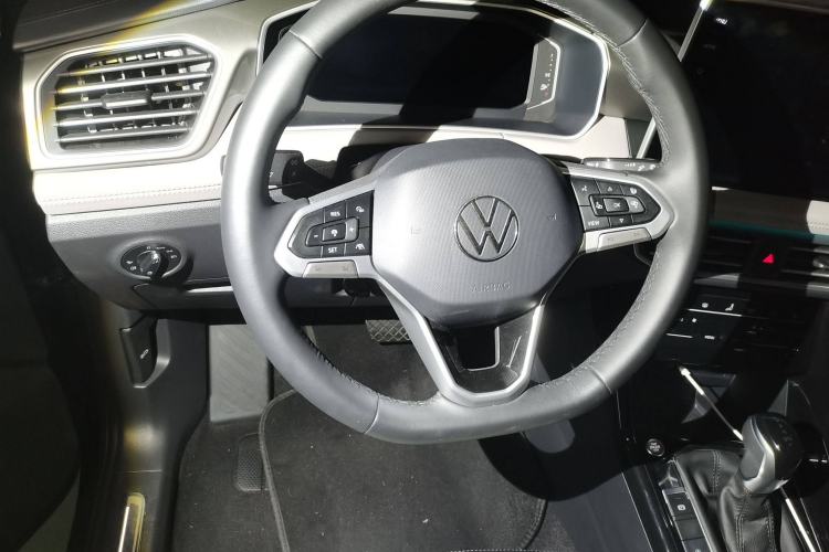 Used Volkswagen Tayron 2023 330TSI Two-Wheel-Drive R-Line High-Energy Version Steering Wheel