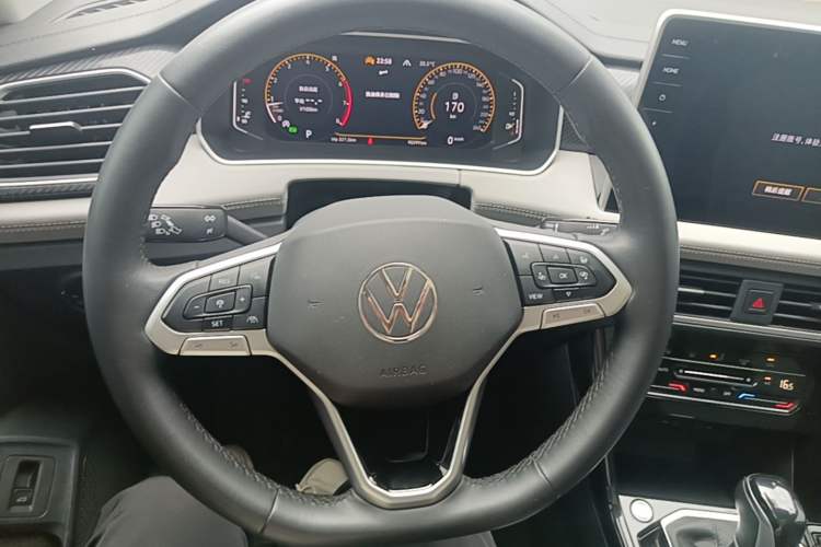 Used Volkswagen Tayron 2023 300TSI Two-Wheel-Drive Luxury Plus Advanced Edition Steering Wheel