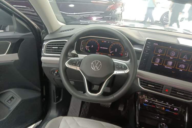 Used Volkswagen Tayron 2023 330TSI Two-Wheel-Drive Luxury Plus Advanced Version Steering Wheel