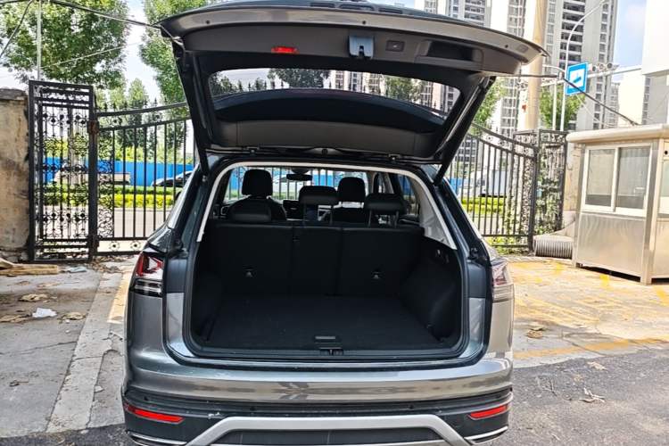 Used Volkswagen Tayron 2023 300TSI Two-Wheel-Drive Luxury Plus Advanced Edition Trunk
