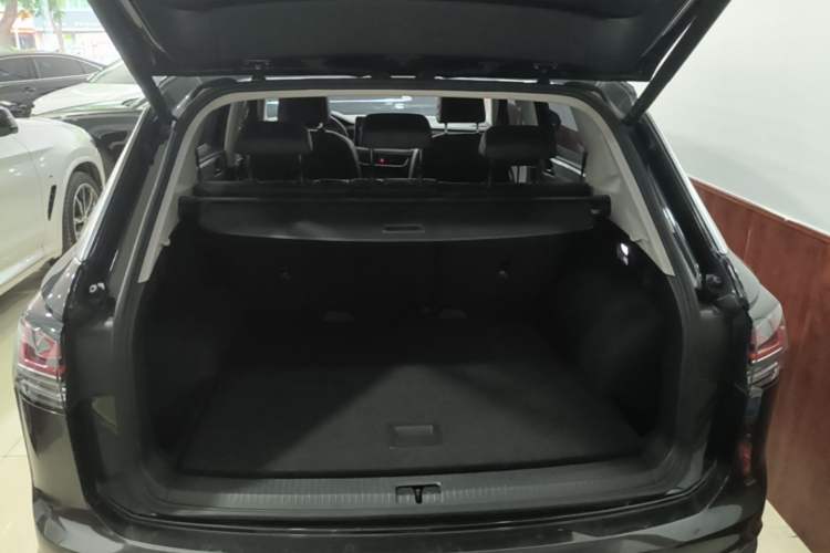 Used Volkswagen Tayron 2023 330TSI Two-Wheel-Drive Luxury Plus Advanced Version Trunk