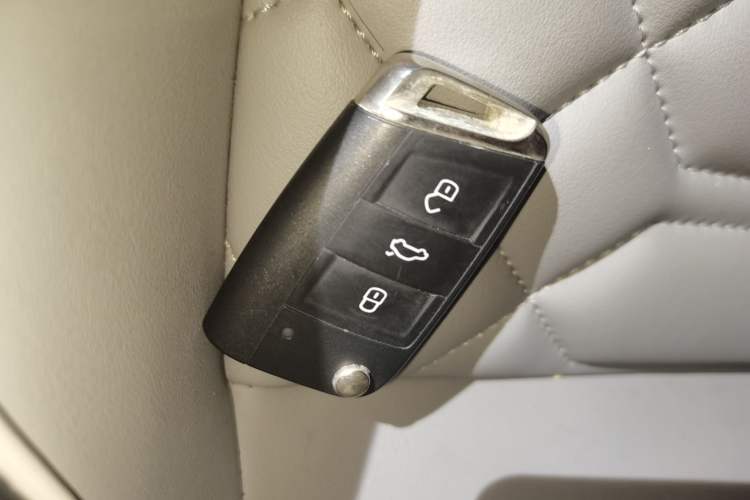 Used Volkswagen Tayron 2023 330TSI Two-Wheel-Drive R-Line High-Energy Version Vehicle Key