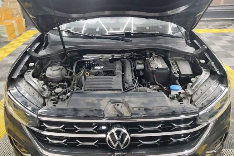 Used Volkswagen Tayron 2023 280TSI Two-Wheel-Drive Luxury Plus Advanced Version Engine Bay