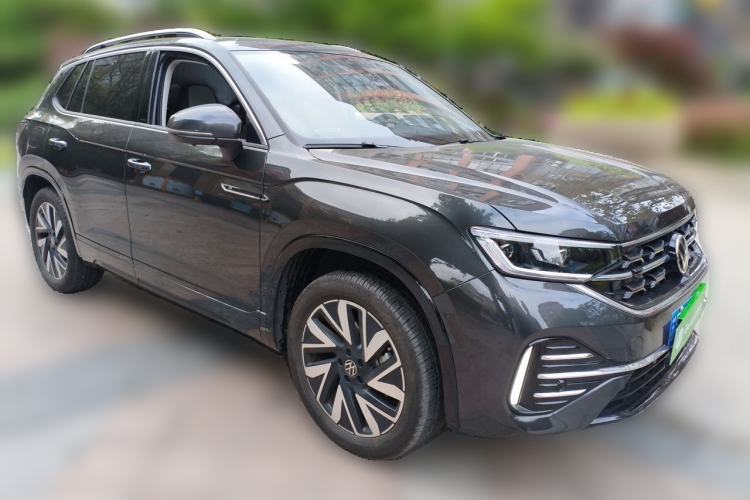 Used Volkswagen Tayron 2023 330TSI Two-Wheel-Drive R-Line High-Energy Version Front Right 45 Deg