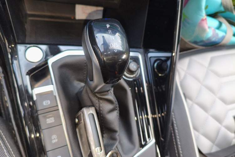 Used Volkswagen Tayron 2023 330TSI Two-Wheel-Drive R-Line High-Energy Version Gear Lever