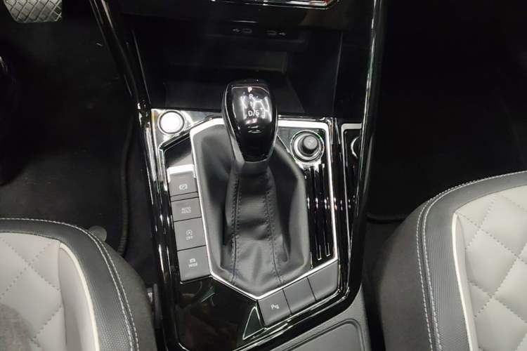 Used Volkswagen Tayron 2023 280TSI Two-Wheel-Drive Luxury Plus Advanced Version Gear Lever