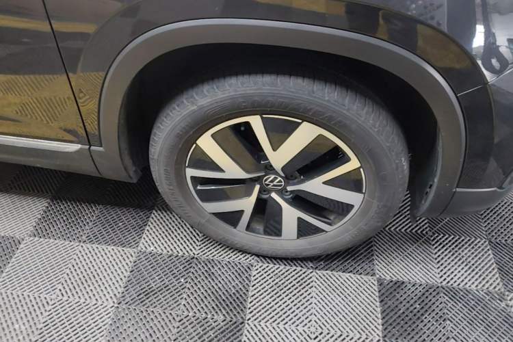 Used Volkswagen Tayron 2023 280TSI Two-Wheel-Drive Luxury Plus Advanced Version Right Front Wheel Hub