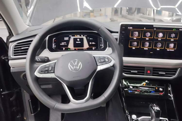 Used Volkswagen Tayron 2023 280TSI Two-Wheel-Drive Luxury Plus Advanced Version Steering Wheel