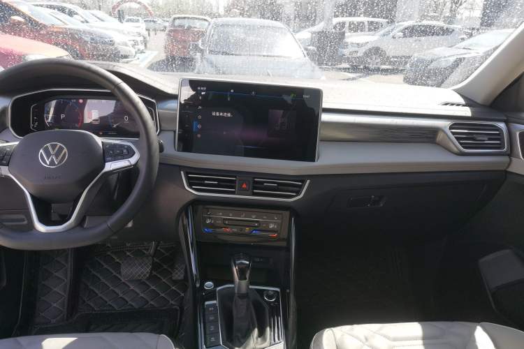 Used Volkswagen Tayron 2023 330TSI Two-Wheel-Drive R-Line High-Energy Version Audio And AC Panel