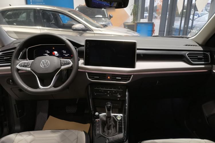Used Volkswagen Tayron 2023 300TSI Two-Wheel-Drive Luxury Plus Advanced Edition Center Console