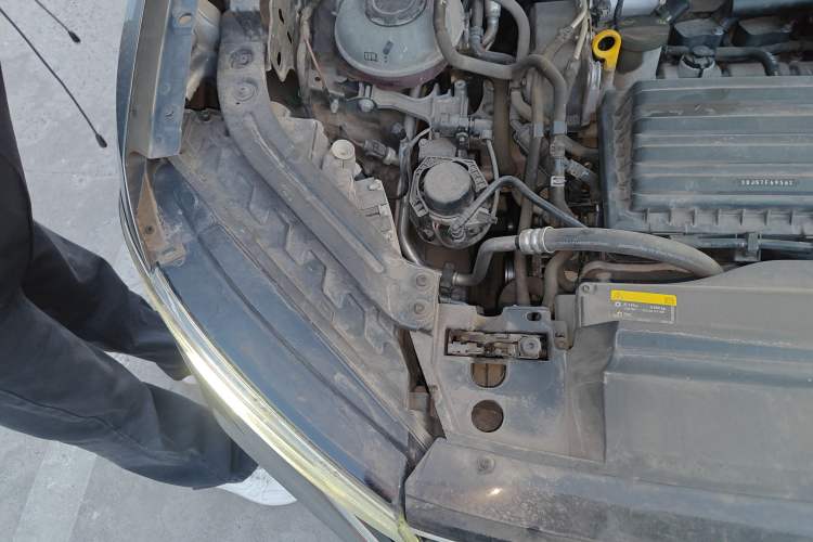 Used Volkswagen Tayron 2023 280TSI Two-Wheel-Drive Luxury Plus Advanced Version Engine Bay Right