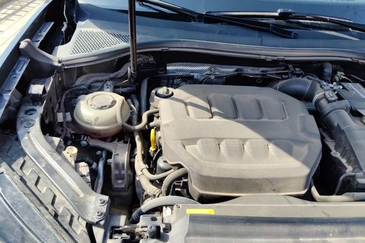 Used Volkswagen Tayron 2023 330TSI Two-Wheel-Drive Luxury Plus Advanced Version Engine Bay Right
