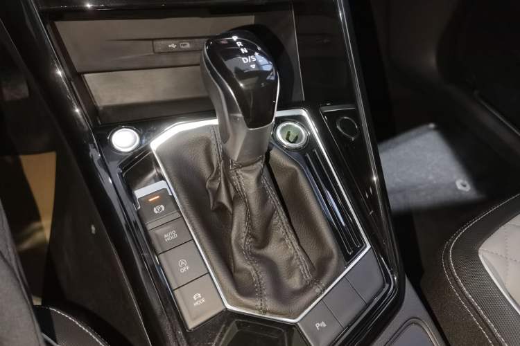 Used Volkswagen Tayron 2023 300TSI Two-Wheel-Drive Luxury Plus Advanced Edition Gear Lever
