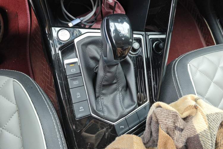 Used Volkswagen Tayron 2023 280TSI Two-Wheel-Drive Luxury Plus Advanced Version Gear Lever