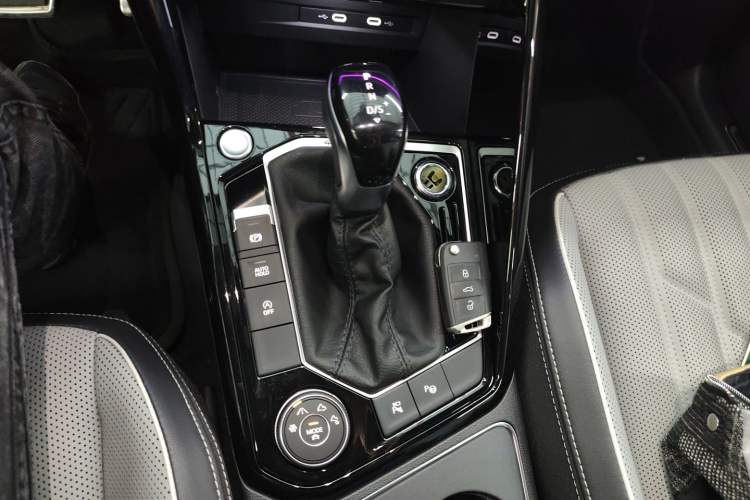 Used Volkswagen Tayron 2023 Revised Version 380TSI All-Wheel Drive R-Line Pro Smart Edition Gear Lever