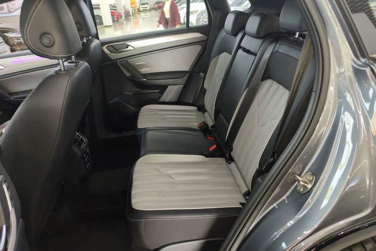 Used Volkswagen Tayron 2023 Revised Version 380TSI All-Wheel Drive R-Line Pro Smart Edition Interior 4