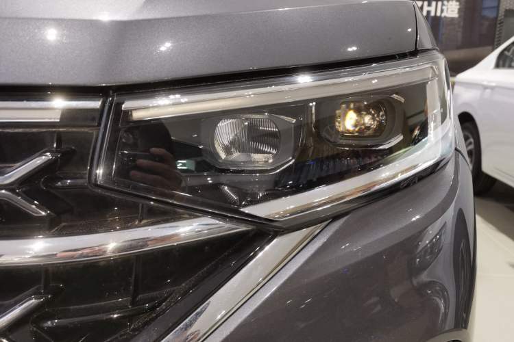 Used Volkswagen Tayron 2023 300TSI Two-Wheel-Drive Luxury Plus Advanced Edition Left Front Headlight