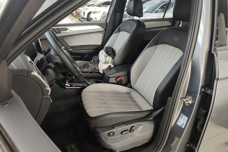 Used Volkswagen Tayron 2023 Revised Version 380TSI All-Wheel Drive R-Line Pro Smart Edition Left Front Seat