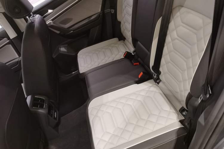 Used Volkswagen Tayron 2023 300TSI Two-Wheel-Drive Luxury Plus Advanced Edition Left Rear Seat