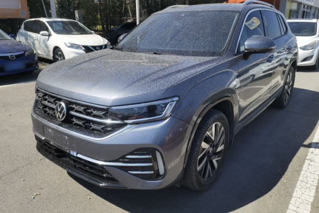 Ojetý Volkswagen Tayron 2023 330TSI Two-Wheel-Drive R-Line High-Energy Version