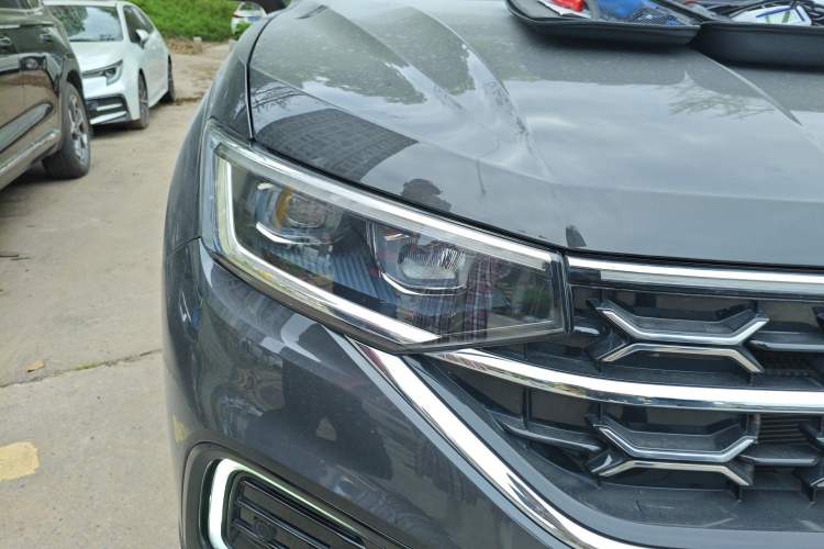 Used Volkswagen Tayron 2023 280TSI Two-Wheel-Drive Luxury Plus Advanced Version Right Front Headlight