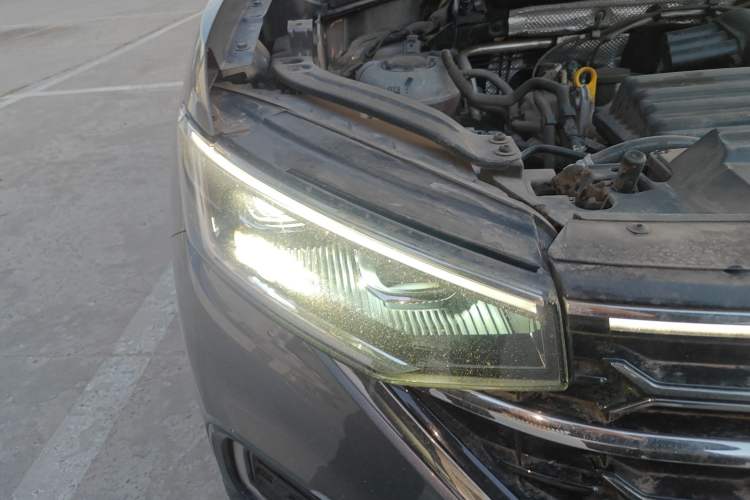 Used Volkswagen Tayron 2023 280TSI Two-Wheel-Drive Luxury Plus Advanced Version Right Front Headlight