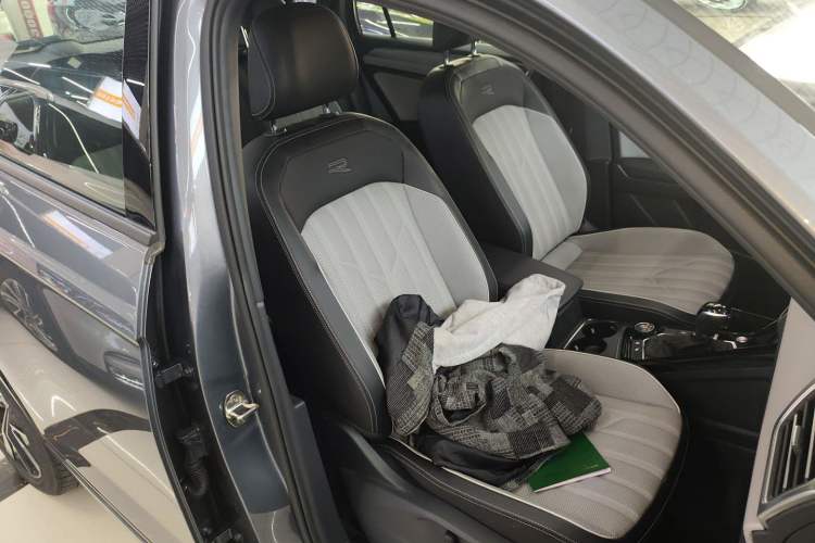 Used Volkswagen Tayron 2023 Revised Version 380TSI All-Wheel Drive R-Line Pro Smart Edition Right Front Seat
