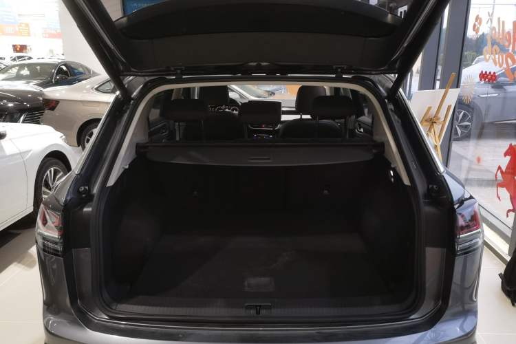 Used Volkswagen Tayron 2023 300TSI Two-Wheel-Drive Luxury Plus Advanced Edition Trunk