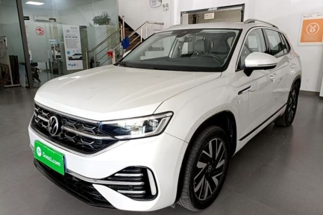 Ojetý Volkswagen Tayron 2023 Revised Version 380TSI All-Wheel Drive R-Line High-Energy Edition