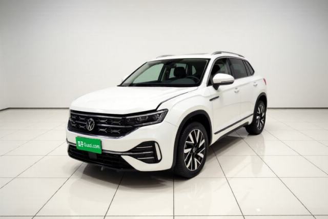 Ojetý Volkswagen Tayron 2023 330TSI Two-Wheel-Drive R-Line High-Energy Version
