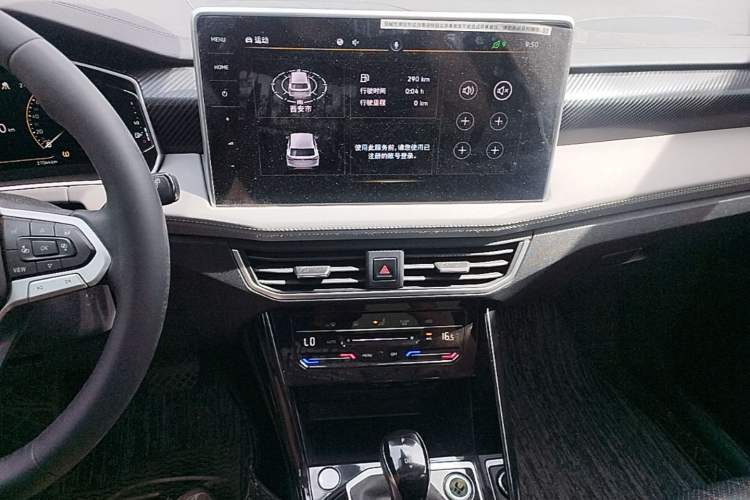 Used Volkswagen Tayron 2023 280TSI Two-Wheel-Drive Luxury Plus Advanced Version Audio And AC Panel