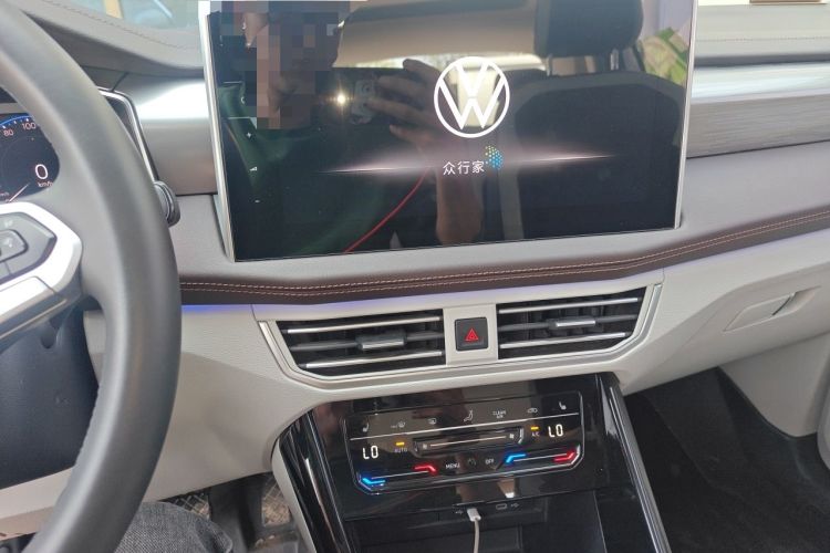 Used Volkswagen Tayron 2023 380TSI Four-Wheel Drive R-Line High-Energy Version Audio And AC Panel